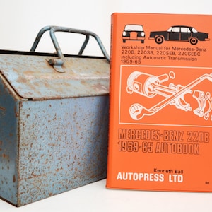 Autobook Mercedes-Benz Workshop Manual | Mercedes-Benz 220 Owners Manual | Hardback Book | Xmas Gifts | Car Memorabilia | Mercedes Gifts |