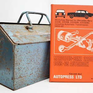 Autobook Mercedes-Benz Workshop Manual | Mercedes-Benz 220 Owners Manual | Hardback Book | Xmas Gifts | Car Memorabilia | Mercedes Gifts |