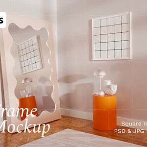 Puede incluir: Una maqueta de marco blanco con un patrón de cuadrícula dentro del marco. El marco está colgado en una pared rosa claro. Una pequeña mesa naranja con una lámpara blanca y una escultura abstracta blanca está en primer plano. El texto "Frame Mockup" está en la esquina inferior izquierda de la imagen. El texto "Square ratio PSD & JPG File" está en la esquina inferior derecha de la imagen.