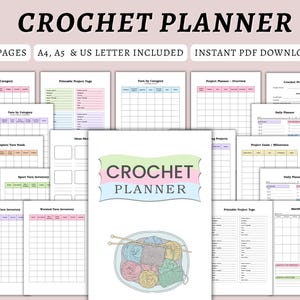 Può includere: Una raccolta di pagine stampabili per un planner per uncinetto. Il titolo "CROCHET PLANNER" è in alto. Il planner include pagine per il monitoraggio dei progetti, l'inventario dei filati e la pianificazione giornaliera. È visibile anche il testo "40 PAGES A4, A5 & US LETTER INCLUDED INSTANT PDF DOWNLOAD".