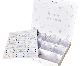 Boite à souvenirs de bébé : boite souvenirs bébé personnalisable avec stickers et sachets organza. Boite souvenirs naissance, baptême...