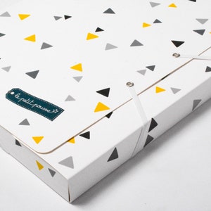 Pochettes cartonnées décoratives triangles : lot de 3 chemises à rabats à fermeture élastique étiquettes à coller image 5