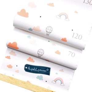 Canvas en regenbooghout toise: mooie baby toise of kind toise met regenboog decoratie en heteluchtballonnen