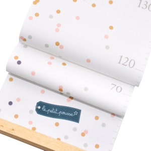 Canvas toise en roze stippenhout: baby toise, meisje toise met een sobere decoratie in tinten roze en goud