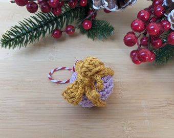 Christmas present mini crochet bauble - a crochet pattern