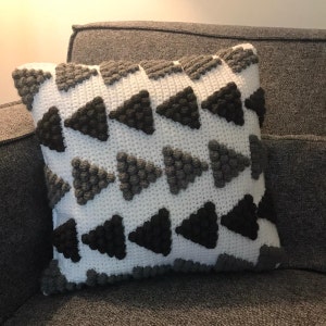 TRIANGLES crochet cushion PDF pattern, pillow pattern, throw pillow pattern, 17x17inch