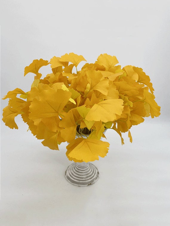 Composizione di girasoli su pietra, fiori artificiali, fiori artificiali, decorazione autunnale, decorazione per Halloween, giorno del Ringraziamento, autunno, pianta artificiale, centrotavola da