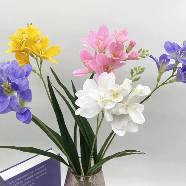 Real Touch Freesia Stengel met gebladerte, Kunstmatige Orchidee Bloem, Home Floral Decor, Bruidsboeket Filler, Bruiloft Arrangement Centerpiece