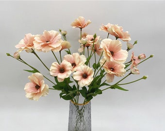 人工ラナンキュラスの花と葉、フェイクキンポウゲ、リアルな花の茎