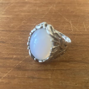 Vintage Silver Chalcedony ring floral detail