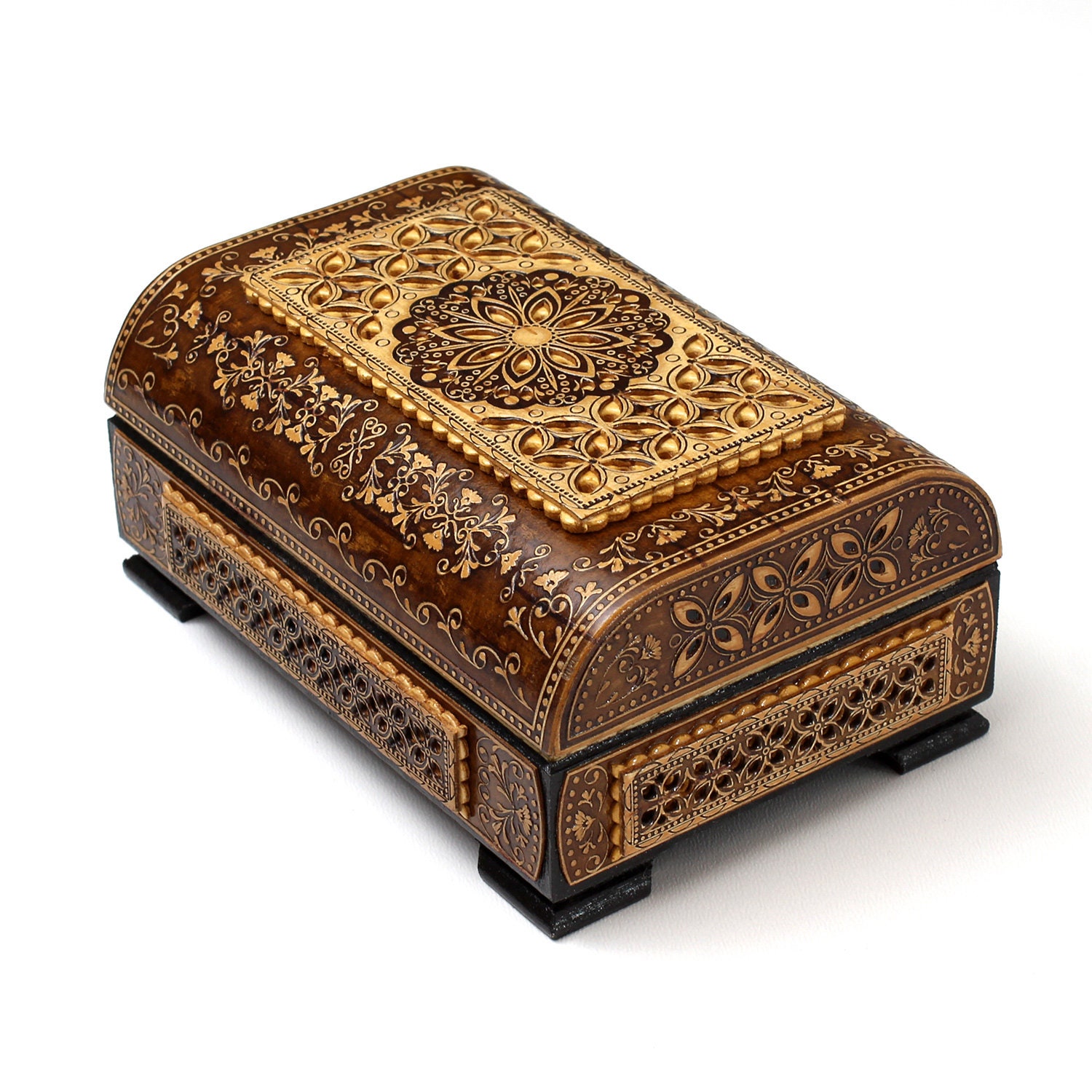 Wooden box for trinkets, inlaid with birch bark. Inside there is velvet at the bottom, and an image of nature under the lid.