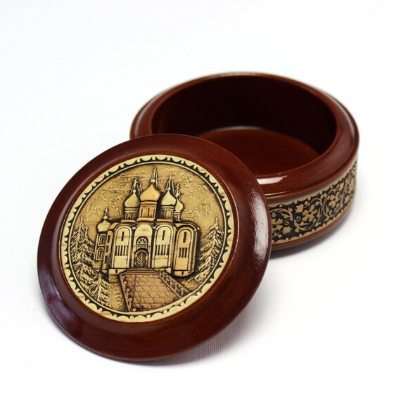 Box with a picture of a chapel. Jewelry box made of wood. Author's handwork. Covered with transparent varnish. Natural birch bark inlay.