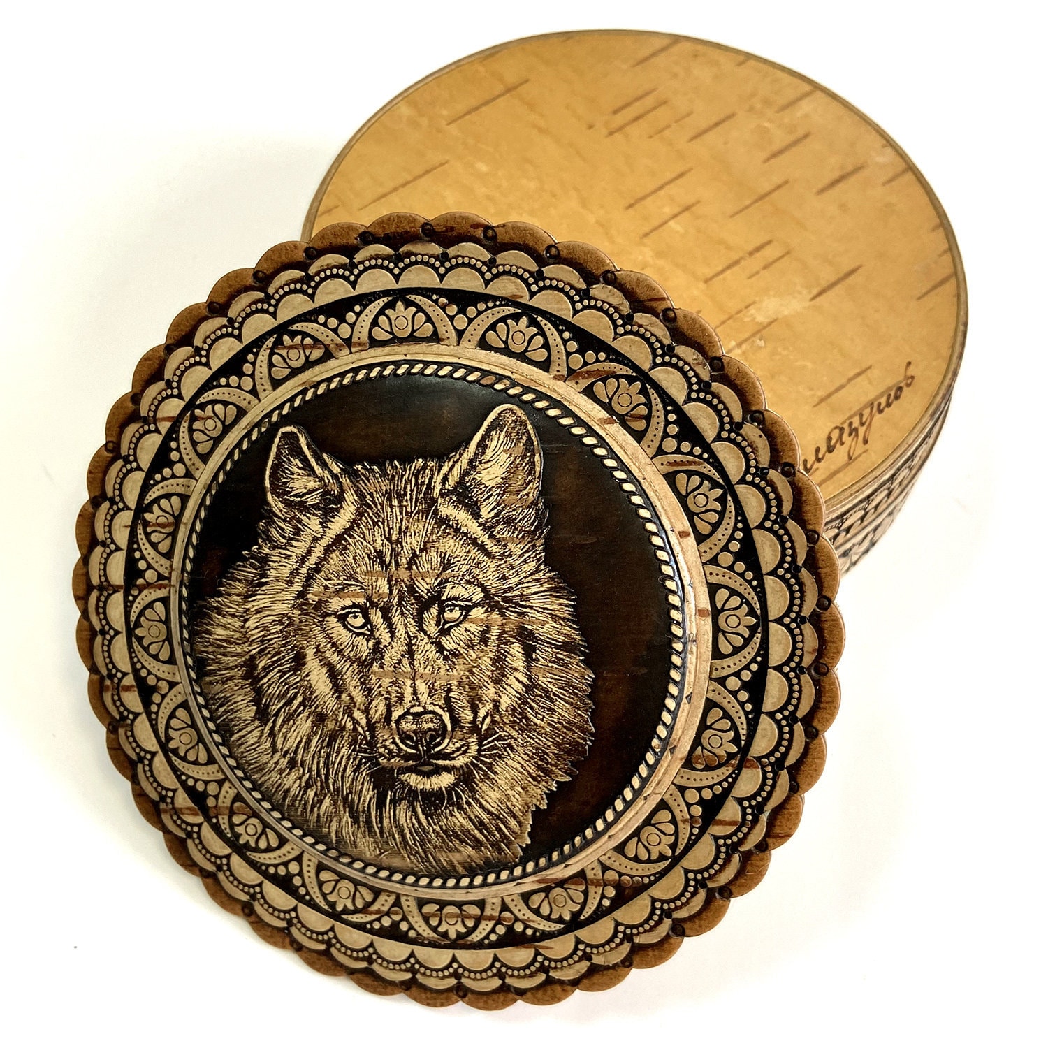 Handmade birch bark box. This box is hand made with the image of a wolf. Jewelry box. Casket for lovers of wild animals.
