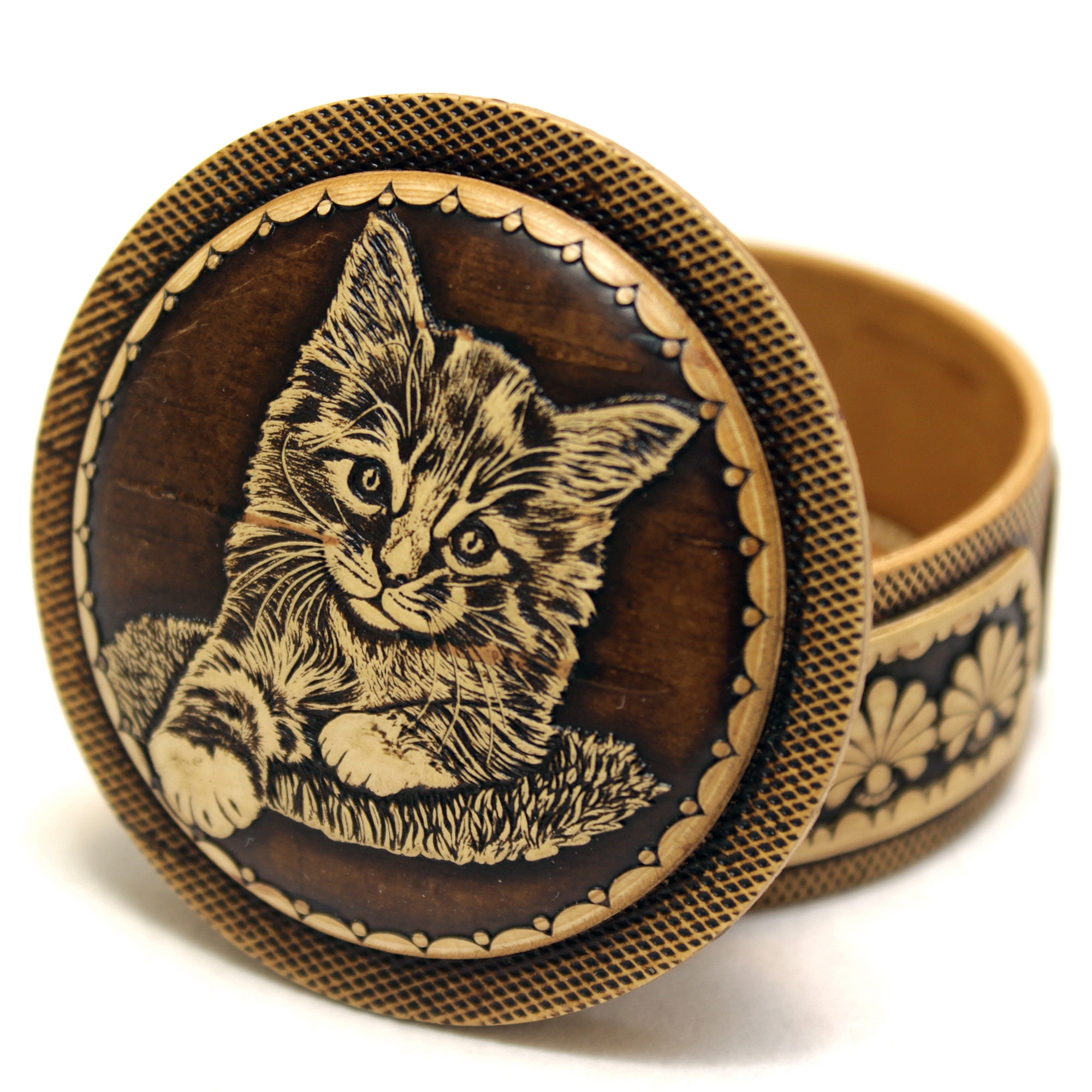 Gift box with a cute kitten. Small box made of birch bark. Kitten box.A unique eco souvenir made from pure materials.Can be personalized