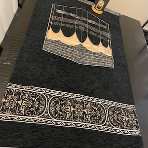 Kaaba Pattern Prayer Rug | Kaaba Kiswah Prayer Mat | Musallah | Embroidered Janamaz | Masjid al Haram Sajjada - Prayer Mat