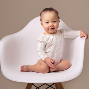 Newborn - Sitter - Romper - Multiple colours - crushed Velvet - stretch - Photography Prop - Girls - Grey - Pink - Brown - White