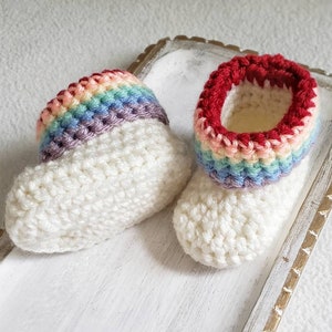 Rainbow Baby Booties, Crochet Baby Shoes, Rainbow Crib Shoes, Unisex Rainbow Baby Clothes, Handmade Knit Baby Shoes, Rainbow Baby Gift Set