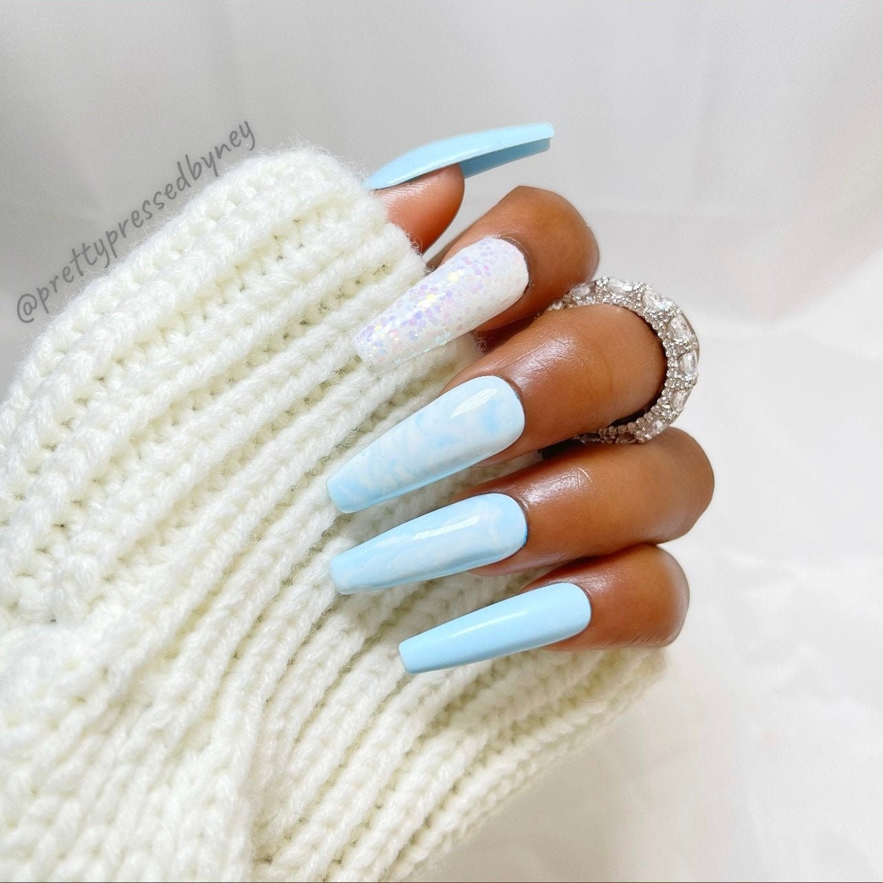 Blue and white sale nails