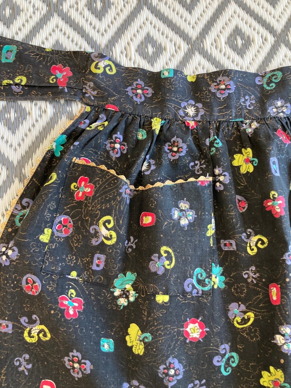 Vintage Black Cotton Floral 1950's Half Apron wit… - image 2