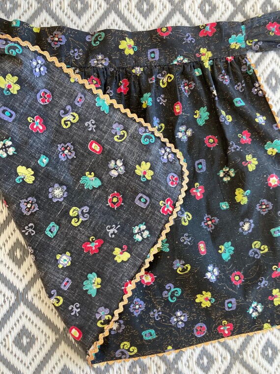 Vintage Black Cotton Floral 1950's Half Apron wit… - image 6