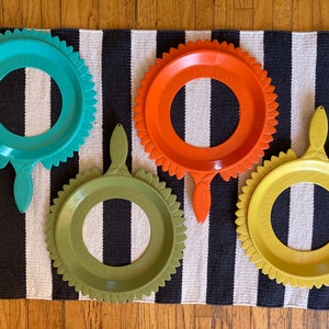 Colorful Vintage Camping/ Picnic Plate Holders ~ Serva Plate Vintage Set ~ Excellent Condition