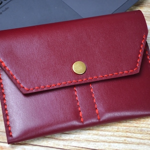 Cartera de viaje minimalista con cierre a presión hecha a mano de piel auténtica para pasaporte