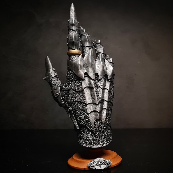 Sauron gauntlet, hand of sauron statue