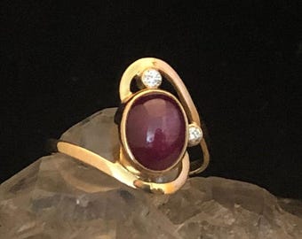 Celestial Flame-ring – 18k goud met sterrobijn en diamanten – uniek erfstuk, maat 7