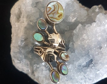 Splendido anello abalone arcobaleno regolabile: fatto a mano con argento e inciso con foglie. Unico, unico nel suo genere, regalo per le donne, arte indossabile
