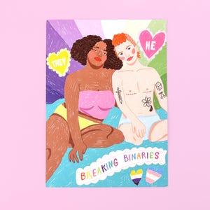 Peut inclure: Illustration de deux personnes au lit avec des cœurs et du texte qui dit "They", "He", et "Breaking Binaries".