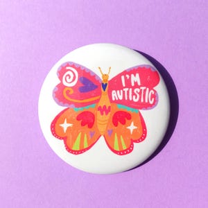Ich bin autistisches buntes Schmetterlings-Abzeichen