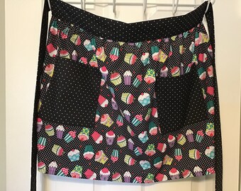 ServerTeacher VendorFood ServiceBakery Cafe StyleShopkeeper Cupcakes Half Apron with 6 pockets