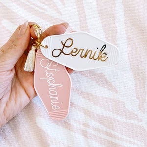 Personalized Keychain, Retro Motel Keychain, Gifts for Women, Bridesmaid Keychain, Bridesmaid Gift, Name Tag Keychain, Gifts for Friend