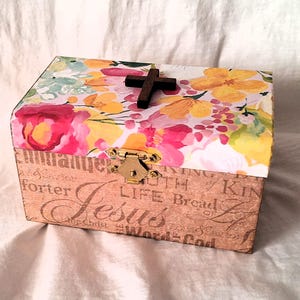 31 Days of God's Love, 31 Scriptures in a cute wood deco box, Prayer Box, Blessings Box, Birthday, Teacher, Bible Study Gift, 5.25x3.5x3