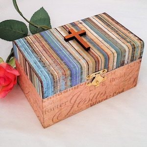 31 Love Notes from God, Prayer Box, Scriptures, Artwork on Each Note, MALE or FEMALE, Tell me which one! See other designs! 5.25x3.5x3