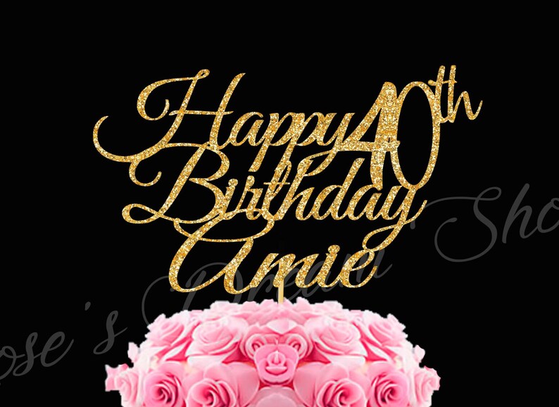 Pode incluir: Topper de bolo de glitter dourado com o texto "Happy 40th Birthday Anne".