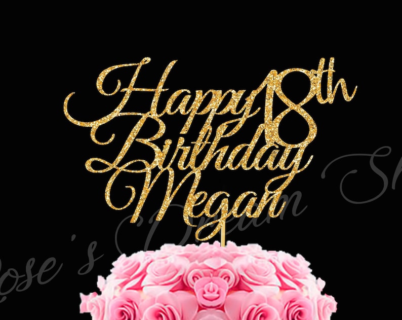 Pode incluir: Topper de bolo de glitter dourado com o texto "Happy 18th Birthday Megan" em fonte cursiva.