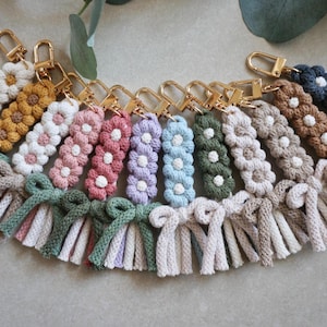 Macrame Floral Keychain, Daisy Keychain, Flower Keychain, Keyring, Daisy, Keyring, Flower Keyring, Keychain