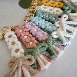 Macrame Floral Keychain, Daisy Keychain, Flower Keychain, Keyring, Daisy, Keyring, Flower Keyring, Keychain image 2