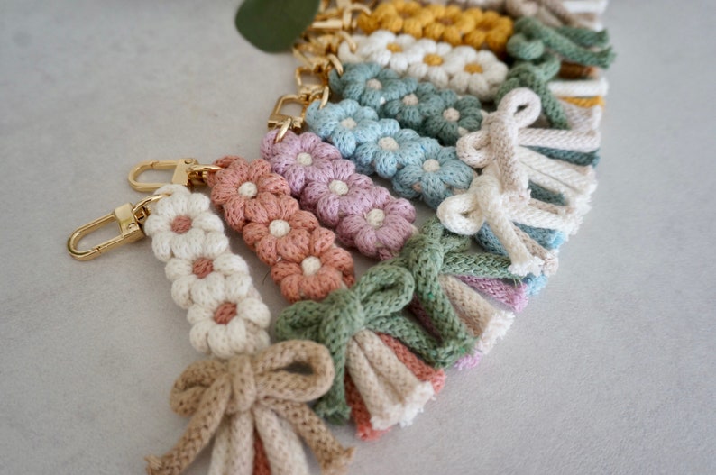 Porte-clés floral en macramé, porte-clés marguerite, porte-clés fleur, porte-clés, marguerite, porte-clés, porte-clés fleur, porte-clés image 2