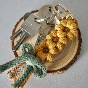 Macrame Floral Keychain, Daisy Keychain, Flower Keychain, Keyring, Daisy, Keyring, Flower Keyring, Keychain Bild 4