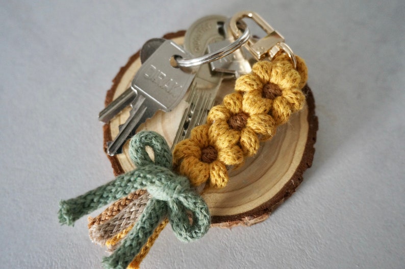 Porte-clés floral en macramé, porte-clés marguerite, porte-clés fleur, porte-clés, marguerite, porte-clés, porte-clés fleur, porte-clés image 4