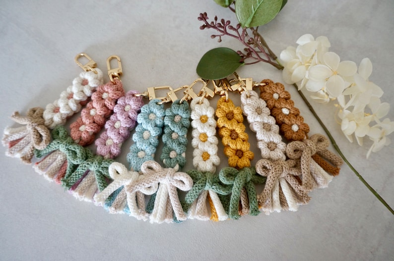 Macrame Floral Keychain, Daisy Keychain, Flower Keychain, Keyring, Daisy, Keyring, Flower Keyring, Keychain Bild 3