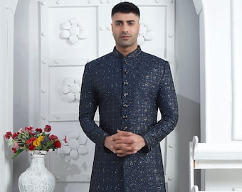 Sherwani indo-occidental bordado azul marino: atuendo de boda para hombre