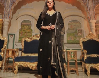 Salwar Kameez de terciopelo negro: traje pakistaní confeccionado con bordado