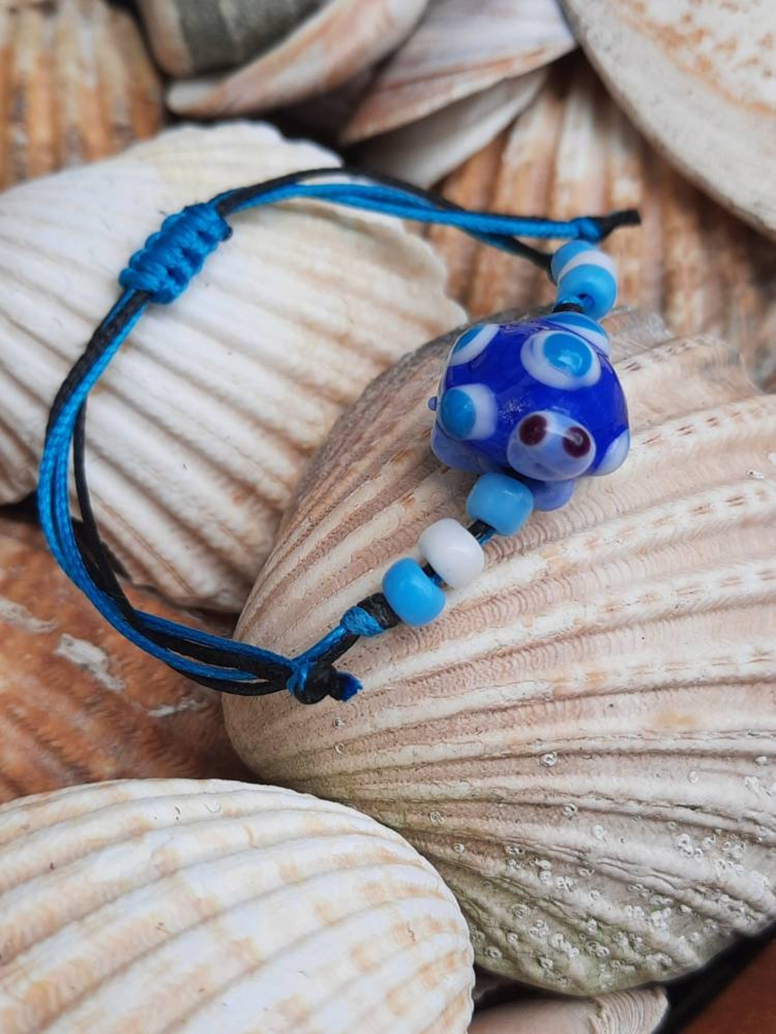 Sommerliches Armband aus blauen Glasperlen und Schildkröte | Etsy