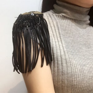 Black Shoulder Patch Epaulettes Rhinestone Tassel Chain Epaulet Fringe Shoulder Badge Rhinestone Applique for Costumes Blazer Jacket Design