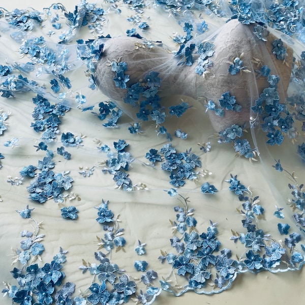 Fleur de broderie 3D bleue bord festonné fleur avec dentelle perlée tissu dentelle maille pour robe de mariée robe de mariée largeur 49 pouces