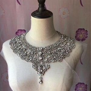 Exquisite V Collar Bodice Lace Applique Crystal Patches Bodice V Collar Necline Rhinestone Applique for Bridal Gown Evening Bodice