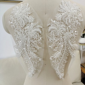 Off white Beaded Delicate Leaf Patch Motif Embroidery Leaf Lace Appliques Chic Addition for Wedding Dresses Bridal Gown Dance Costumes